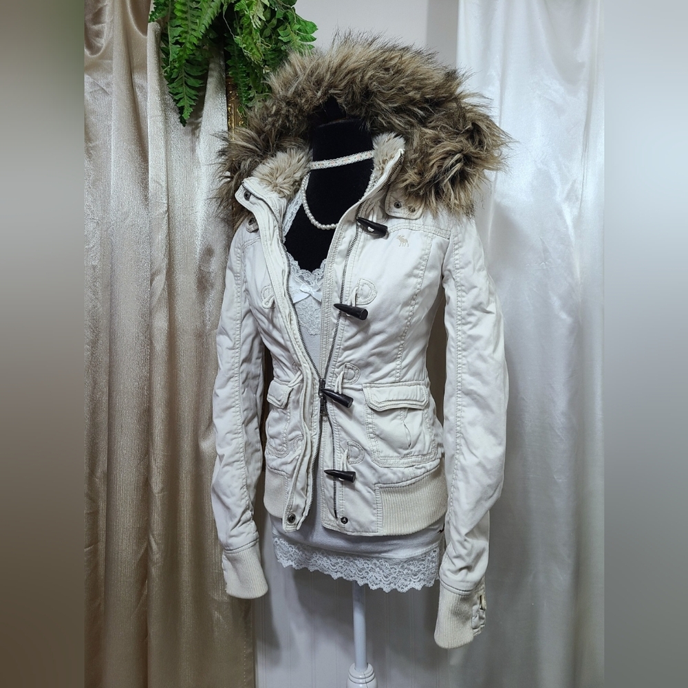 ♡ Y2K ♡ Abercrombie Cream Faux Fur Hood Zipup Toggle & Loop Utility Coat